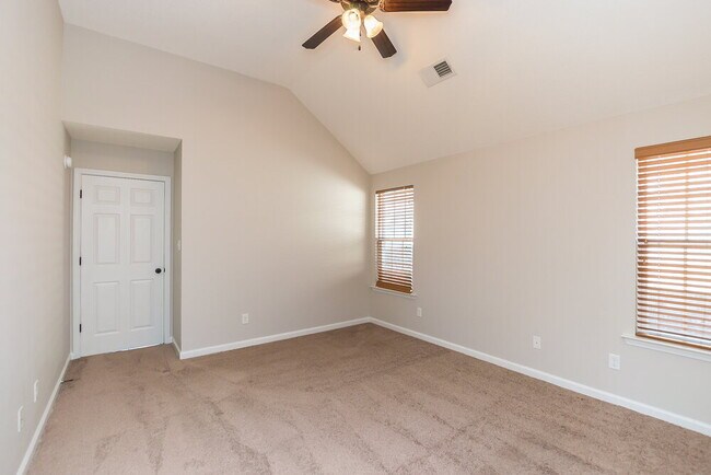 Building Photo - 7892 Ridgedale Dr