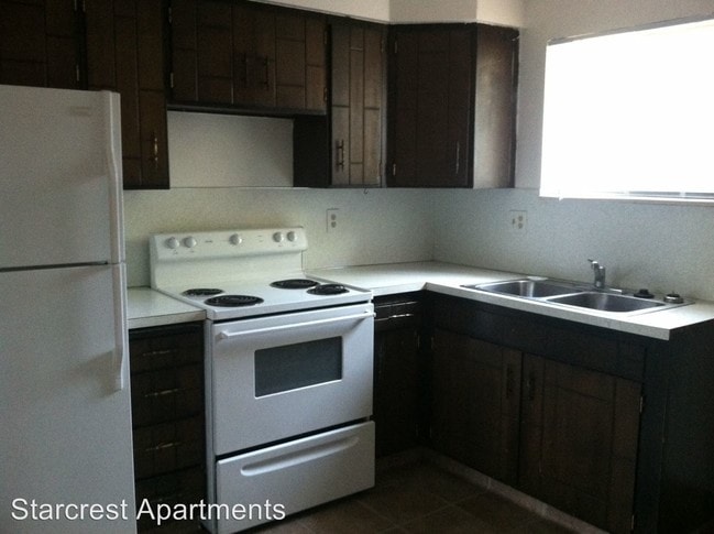 Building Photo - 137 Starcrest Dr