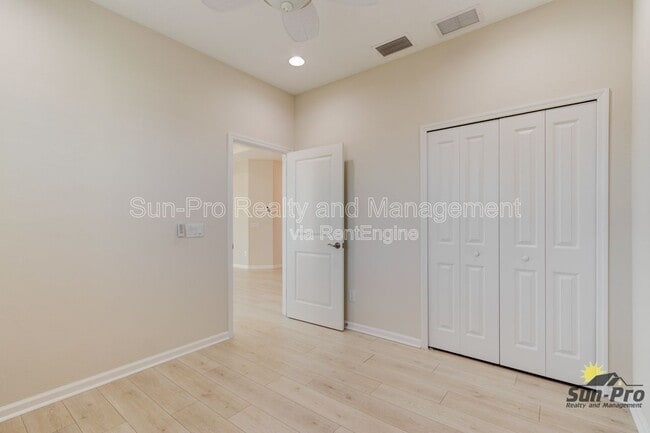 Building Photo - 301 Low Tide Ln