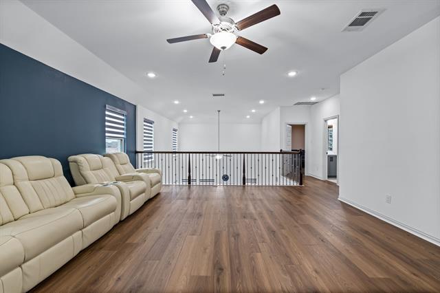 Building Photo - 1444 Kit King Dr