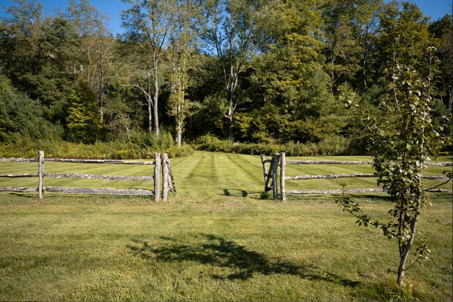 Building Photo - 872 Grassy Brook Rd