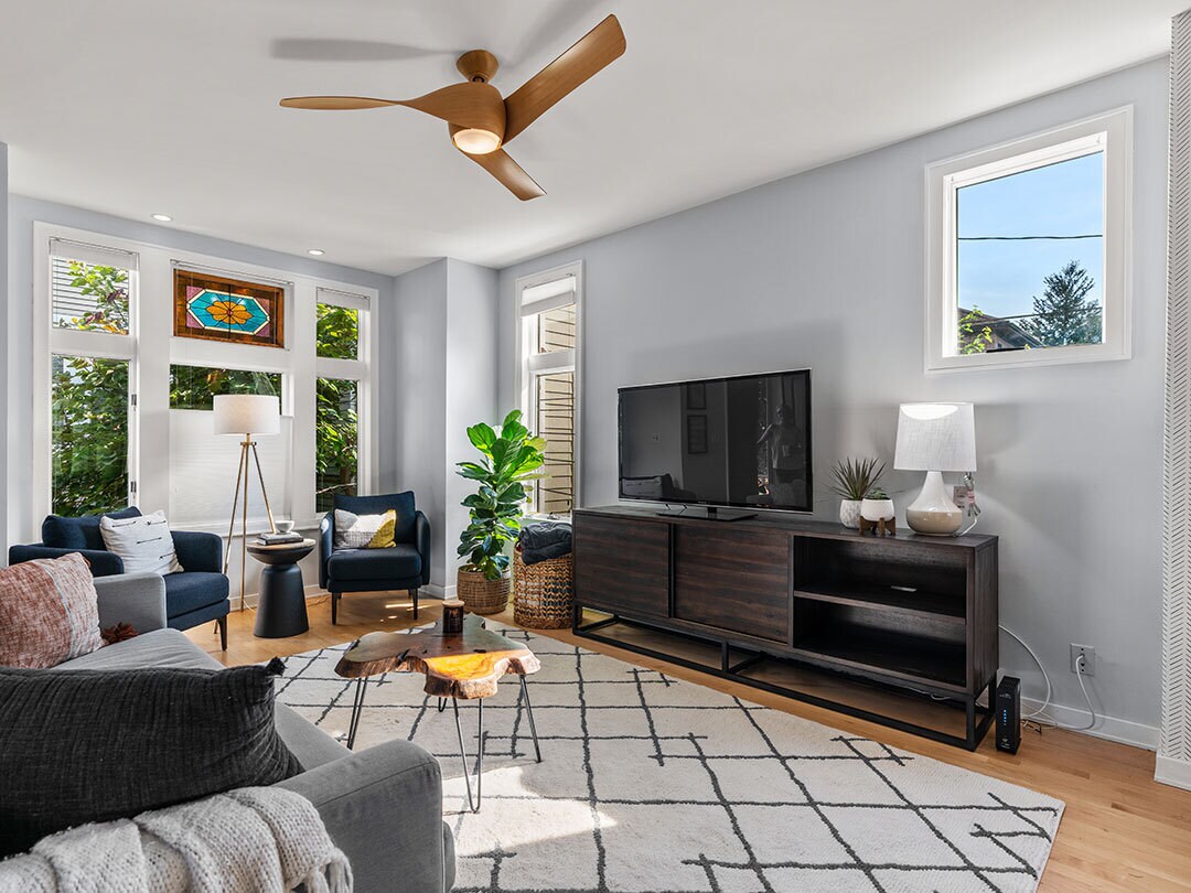 Building Photo - 1929 W Henderson St