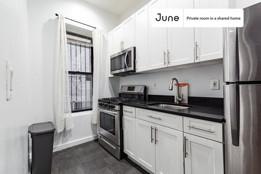 Building Photo - Private bedroom in 4 bed/2 bath Home