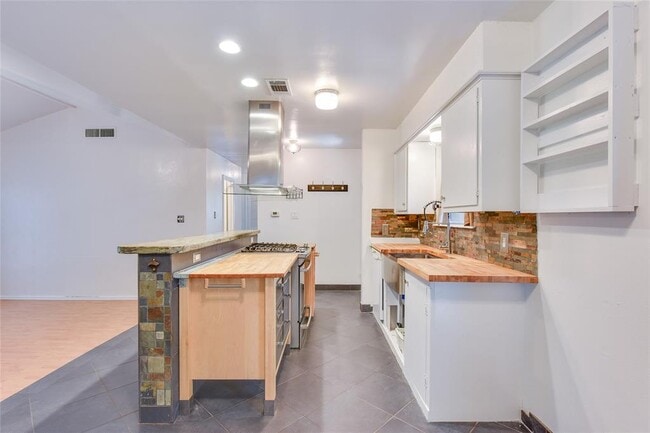 Building Photo - 4900 Brushy Ridge Dr