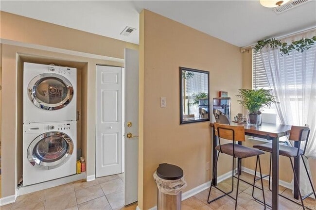 Building Photo - 2912 Woodbridge Crossing Dr