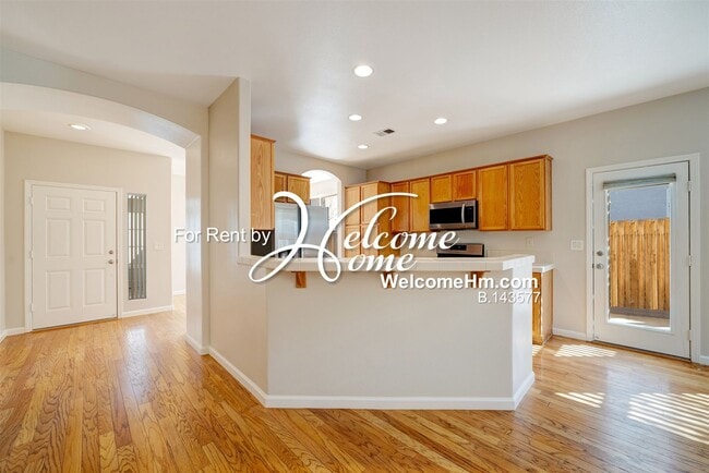 Building Photo - Beautiful Single Story Home In Double Diam...