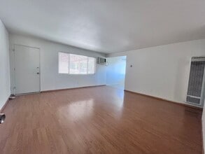 Building Photo - Taylor 4-Plex (25229)(DD)