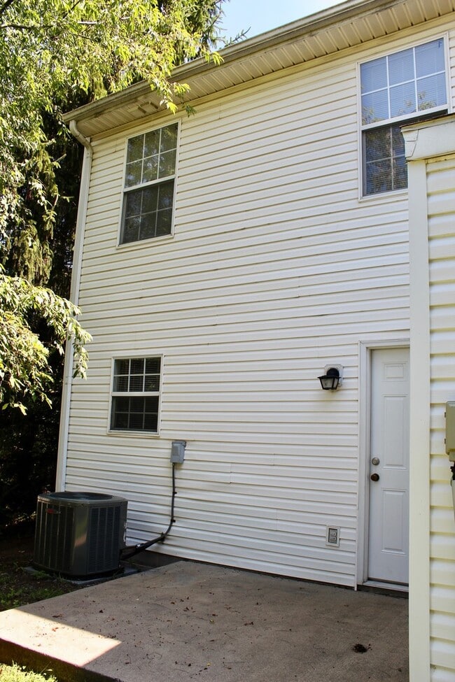 Building Photo - 578 Pheasant Run Cir