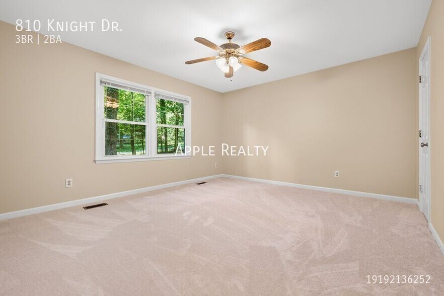 Building Photo - 810 Knight Dr