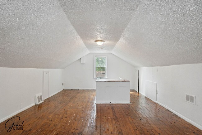 Building Photo - $1,150/month - 3 Bed 1 Bath House in Detroit