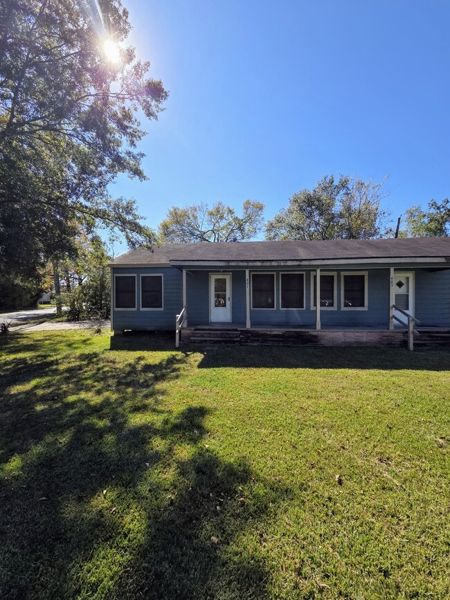 Building Photo - 401 W Dewey Ave