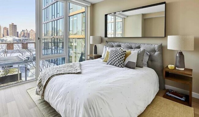 Building Photo - 2 bedroom in Queens NY 11102