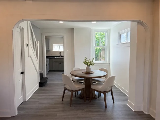 Building Photo - FULLY RENOVATED TOP TO BOTTOM!