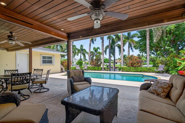 Building Photo - 728 Waterway Dr