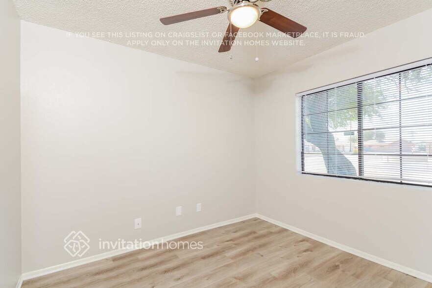 Building Photo - 11102 W Glenrosa Ave