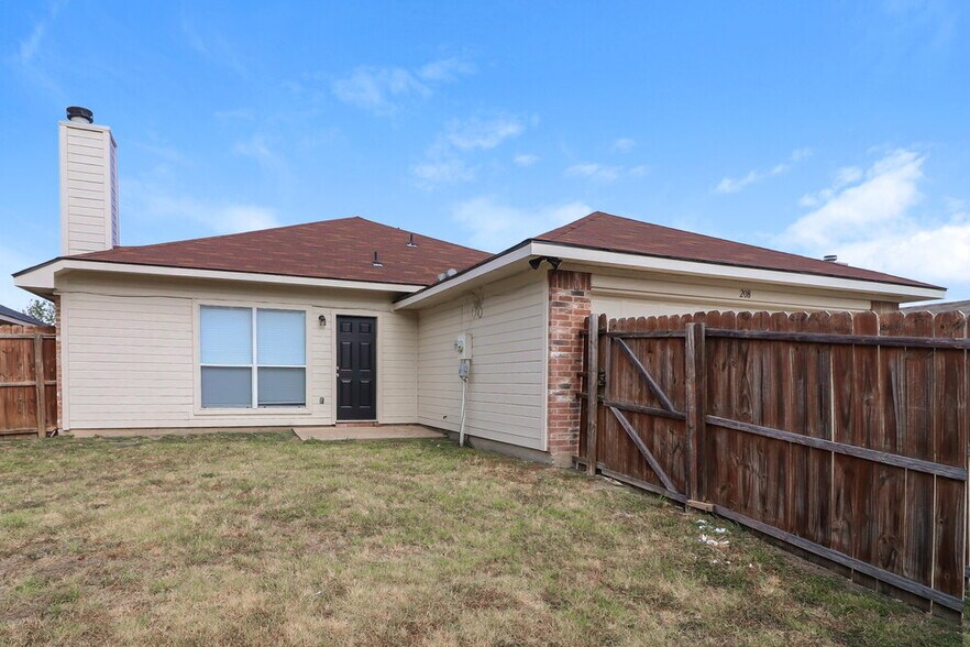 Building Photo - 208 Rosewood Ln