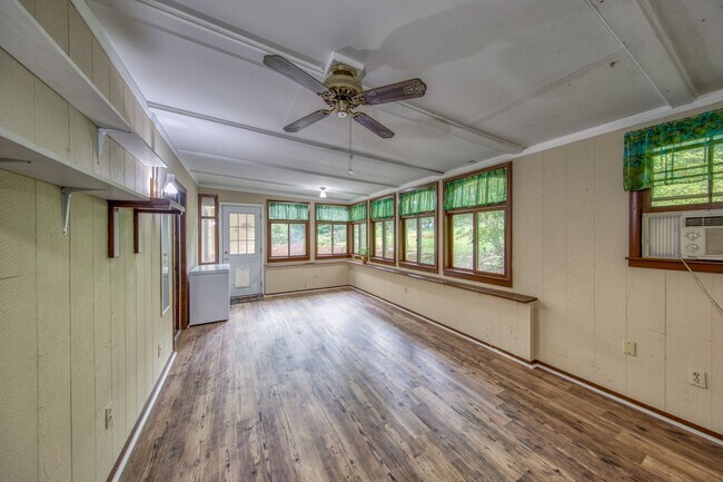 Building Photo - 105 Newton Ln