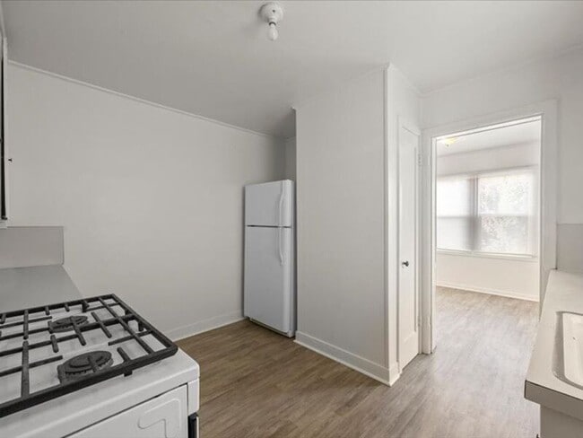 Building Photo - 710 Van Giesen