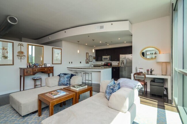 Building Photo - Spectacular space in Nashville's premier condo high-rise