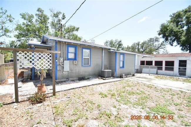 Building Photo - 5025 4th Ave N