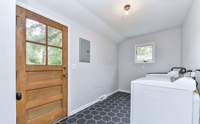 Building Photo - 232 S Randall Rd