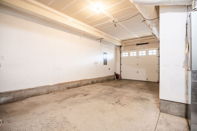 Building Photo - STILL AVAILABLE! Special: Only $500 Securi...