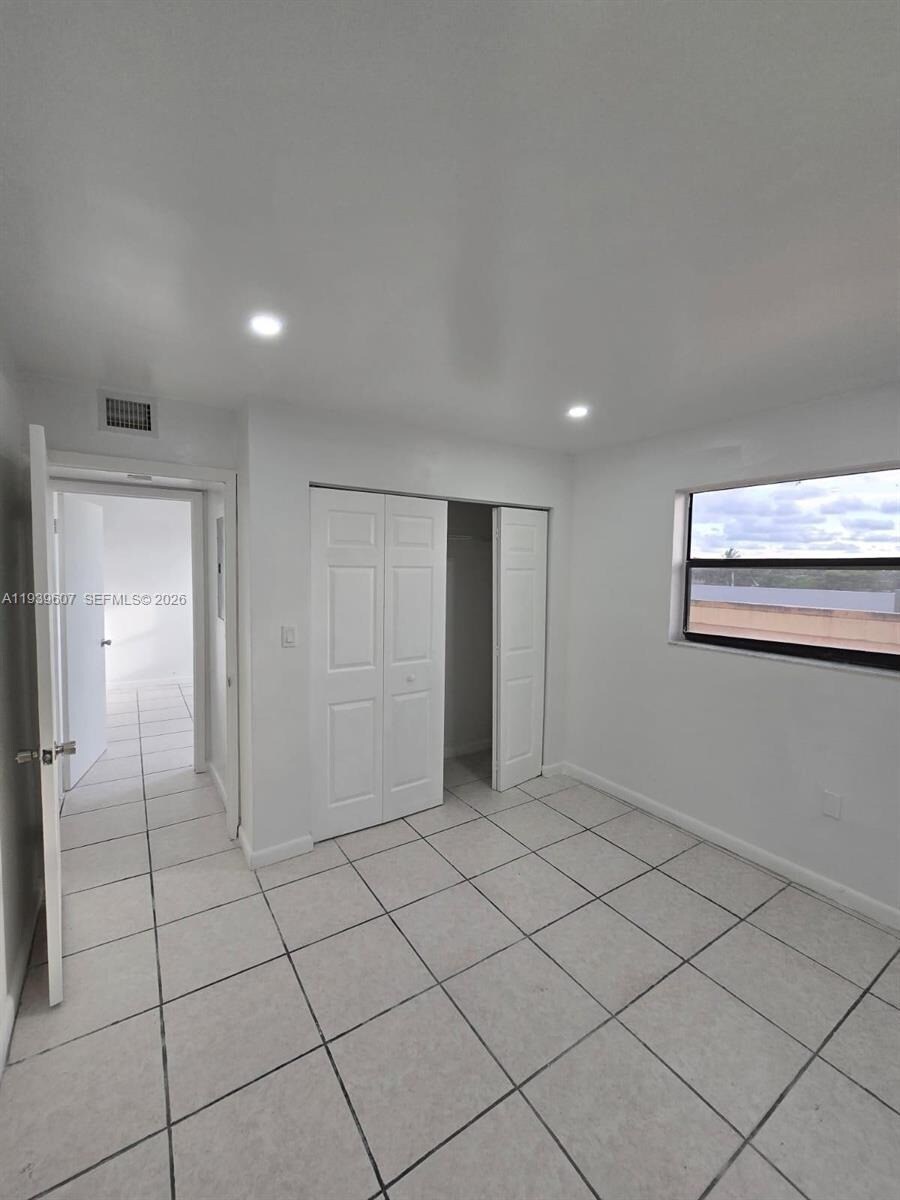 Building Photo - 2727 NW 17th Ter