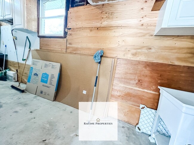 Building Photo - Beautiful Brick Ranch in Taylors, SC