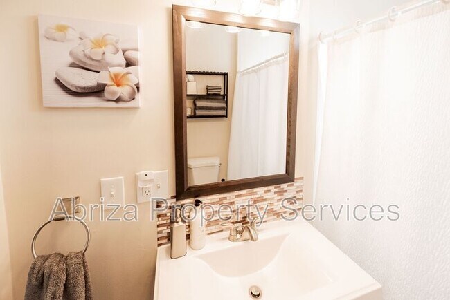 Building Photo - 2153 Stansbury St