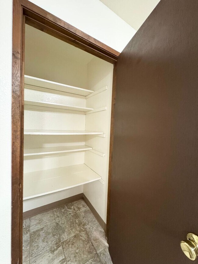 Building Photo - Spacious Home in S. Redding w/ New Upgrades