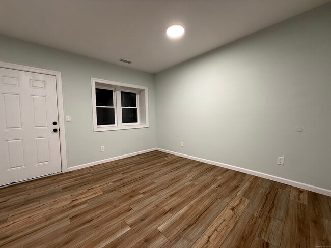 Building Photo - 213 Ely Ave