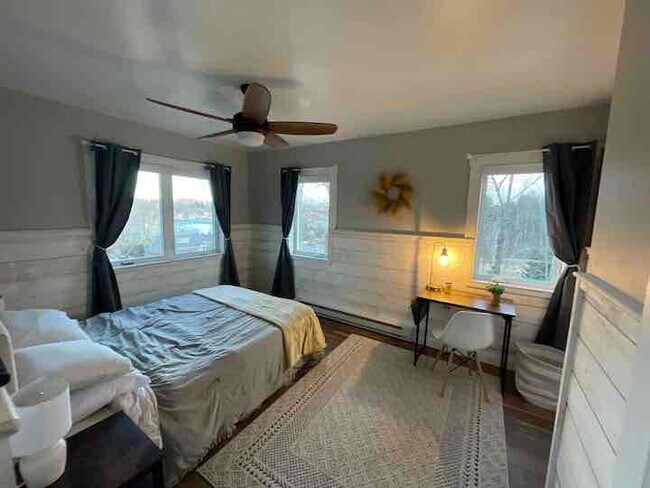 Building Photo - 220 ME-133