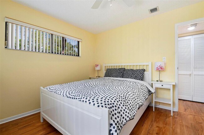 Building Photo - SEASONAL TROPICAL GETAWAY!