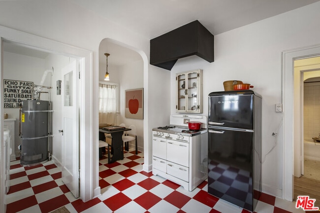 Building Photo - 4405 Clarissa Ave