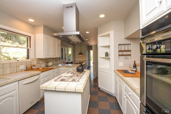 Building Photo - 20 Vista Dr