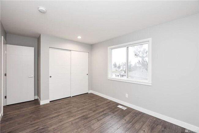 Building Photo - Remodeled Home in Mukilteo!