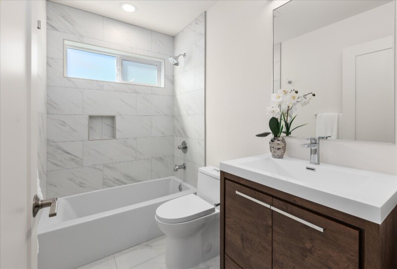 Building Photo - 2349 NE 127th St