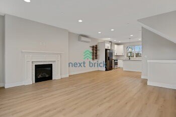 Building Photo - 4 BED & 3.5 SINGLE FAMILY HOUSE FOR RENT