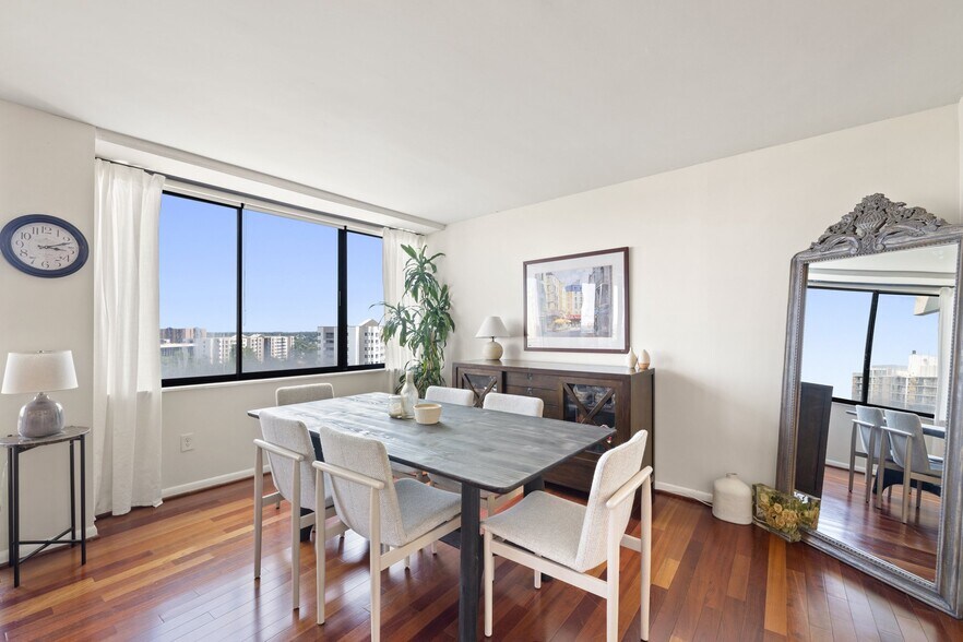 Building Photo - 6301 Stevenson Ave