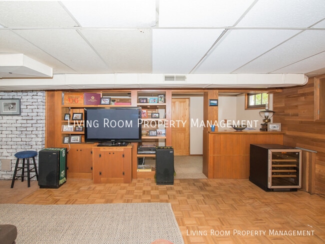 Building Photo - 8300 NE Tillamook St