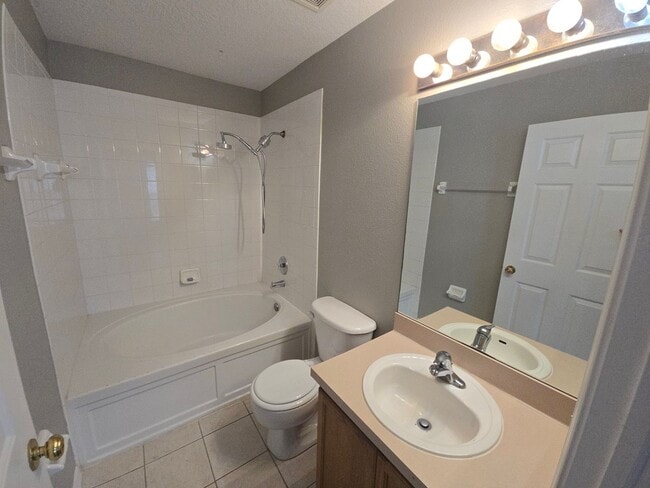Building Photo - 3/3 Townhome In Valrico