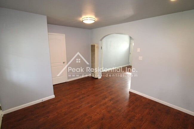 Building Photo - 5914 Del Campo Ln