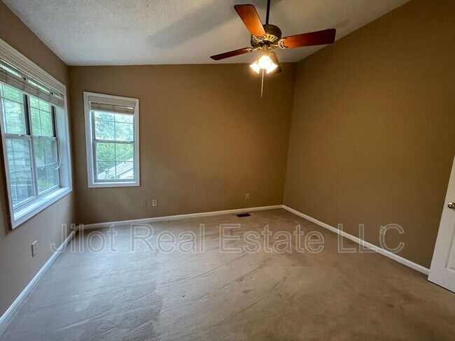 Building Photo - 1048 Hillsborough Chase NW