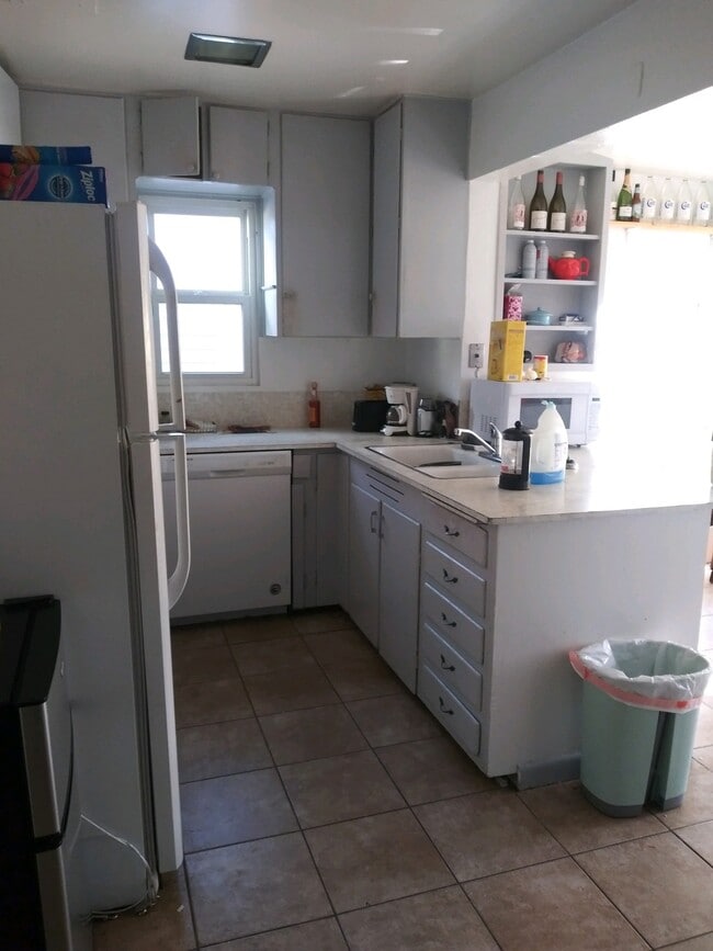 Building Photo - 2524 Mapleton Ave