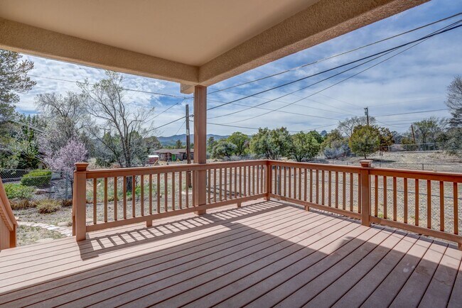 Building Photo - 5 Bedroom + a Den, 3 Bathroom, 2 Car Garage For Rent in Prescott!