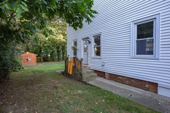 Building Photo - 10 Cushman St