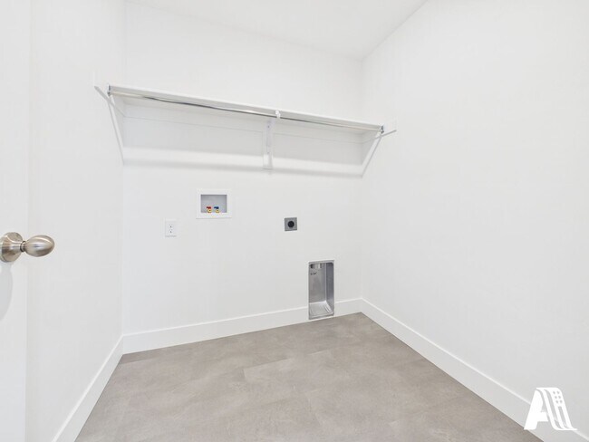 Building Photo - 453 E 650 N