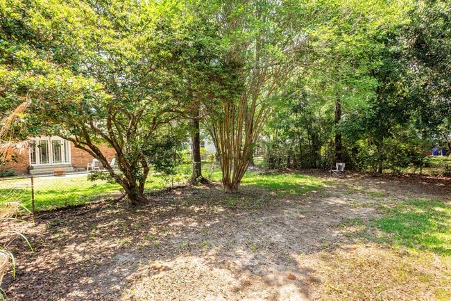 Building Photo - 3 Bedroom 2 Bath Home in West Ashley Plant...