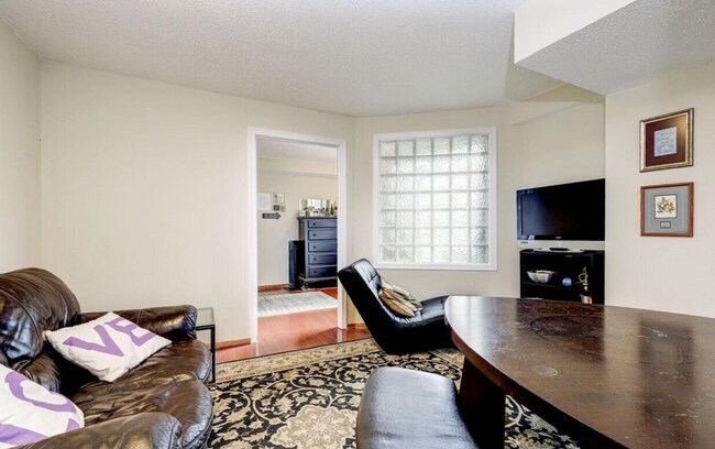 Building Photo - 3 Washington Cir NW