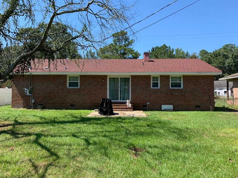 Building Photo - 2051 Martin Luther King Dr Lumberton, NC 28358
